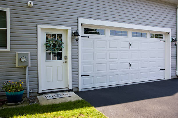24/7 Emergency Garage Door Panel Replacement experts in Menard County County, TX